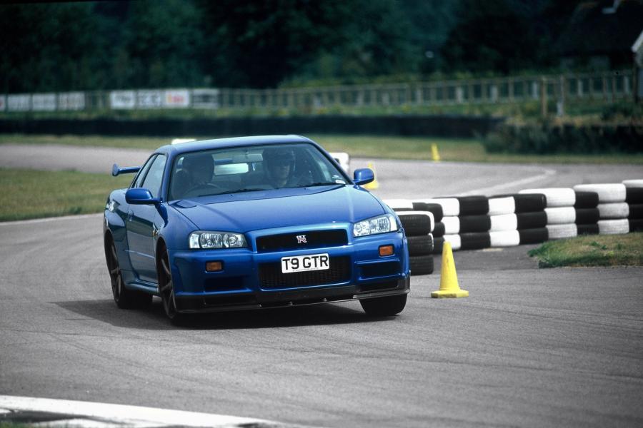  Nissan Skyline GT-R 2002 года  (фото 13 из 15)